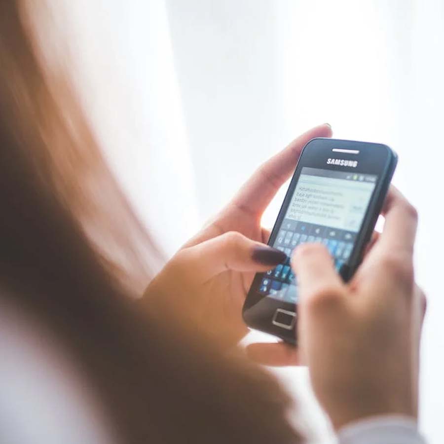 পুলিশ জানান, পেদ্রো হিপোলিতো নামে এক ব্যক্তির ছবি ব্যবহার করে ভুয়ো অ্যাকাউন্ট খুলেছিলেন ডেভিড। ৫১ বছর বয়সি পেদ্রো পর্তুগালের বাসিন্দা। পেশায় ব্যবসায়ী পেদ্রো যখন সত্য জানতে পেরেছিলেন তখন ডেভিডের বিরুদ্ধে থানায় অভিযোগ দায়ের করেছিলেন। কিন্তু তাতে কোনও লাভ হয়নি।