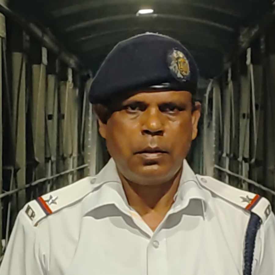 Kolkata Police ASI rescued six boys on thermocol from Hooghly river dgtl