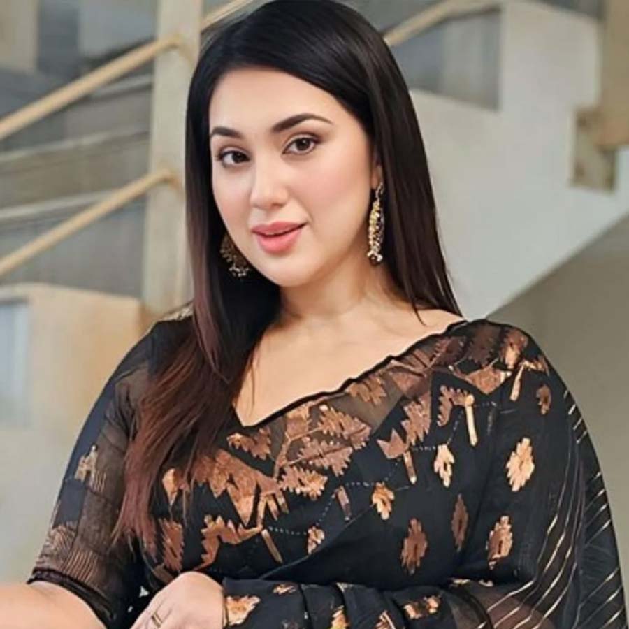 Pantiessiz keksa ayollarning fotosuratlari