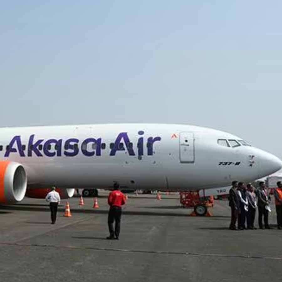 Akasa Air plane hit by cargo truck at Mumbai airport dgtl