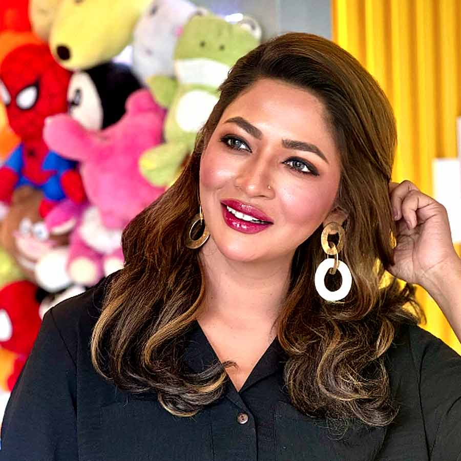 Bangladeshi actress Azmeri Haque Badhon penned down her realization being an independent women dgtl
