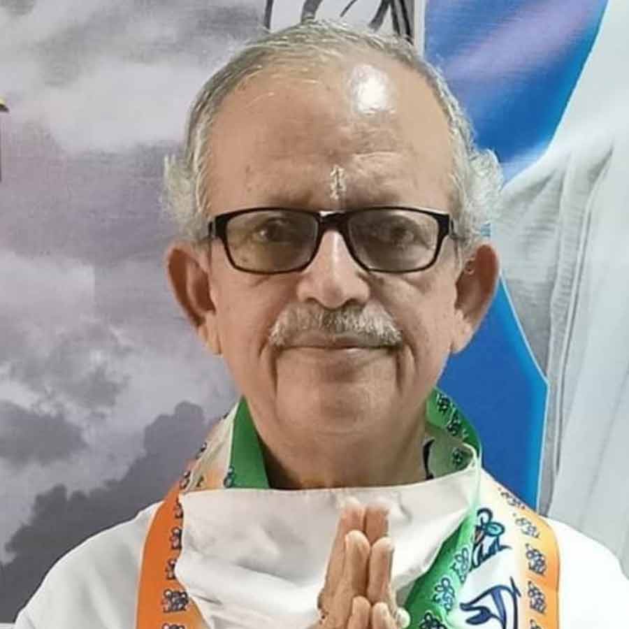 West Bengal Fisheries Minister Biplab Roy Chowdhury falls sick during cabinet meeting in Nabanna dgtl