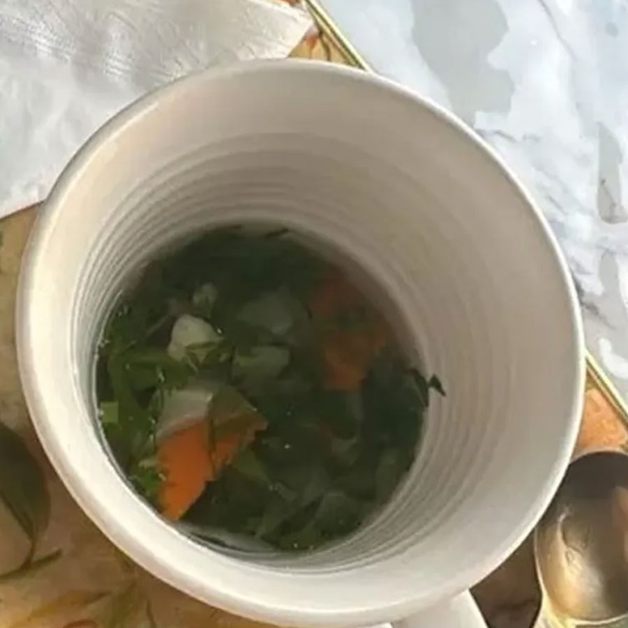 সব্জি দেওয়া এমন স্যুপই মীরার সান্ধ্য খাবার।