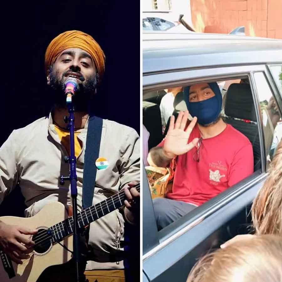 Singer Arijit Singh got mobbed while coming back from Shantiniketan dgtl