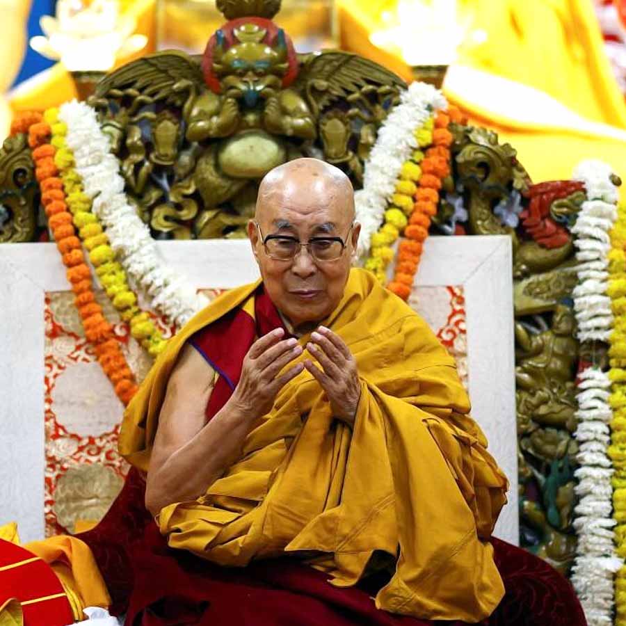 দলাই লামা হলেন তিব্বতি বৌদ্ধ ধর্মের আধ্যাত্মিক নেতা। তাঁকে বোধিসত্ত্ব অবলোকিতেশ্বরের অবতার বলে মনে করা হয়। দলাই লামা উপাধির অর্থ ‘জ্ঞানের মহাসাগর’, যা মঙ্গোলীয় এবং তিব্বতি শব্দের মিশেলে তৈরি। বর্তমান দলাই লামার মৃত্যুর পর তিব্বতি সন্ন্যাসীরা তাঁর পুনর্জন্মের সন্ধান করেন। পরবর্তী দলাই লামাকে খুঁজে বার করার জন্য দৈববাণীর পরামর্শের অপেক্ষায় থাকেন এবং তিব্বত ও প্রতিবেশী দেশের দু’বছর থেকে পাঁচ বছরের শিশুদের পরীক্ষা করেন বৌদ্ধ সন্ন্যাসীরা। শিশুদের মধ্যে নির্দিষ্ট কিছু লক্ষণ শনাক্ত করার পর সিদ্ধান্ত নেন কে হবেন বৌদ্ধ ধর্মের পরবর্তী ‘অবতার’।