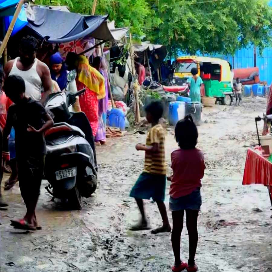 Delhi Bengali slum dwellers fear eviction as power and water supply is cut off dgtl