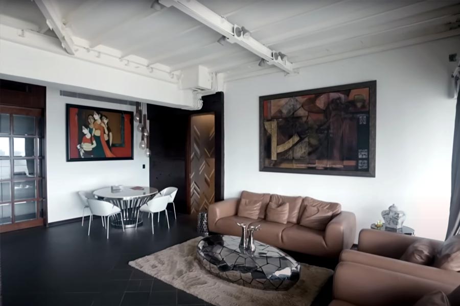 ঘনিষ্ঠ বান্ধব এবং পরিজনদের নিয়ে এই ঘরে সময় কাটান রকুল-জ্যাকি।