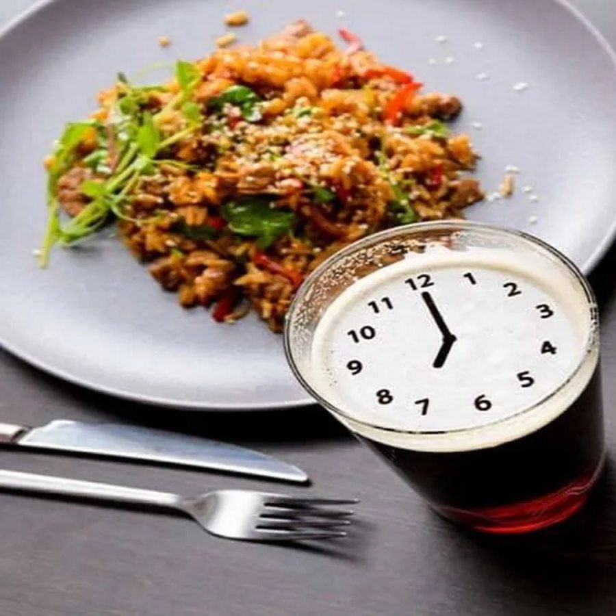 কেবল নাগার্জুন নয়, করিনা কপূর খান-সহ আরও অনেক অভিনেতাই সন্ধ্যায় নৈশভোজ করার পক্ষপাতী।