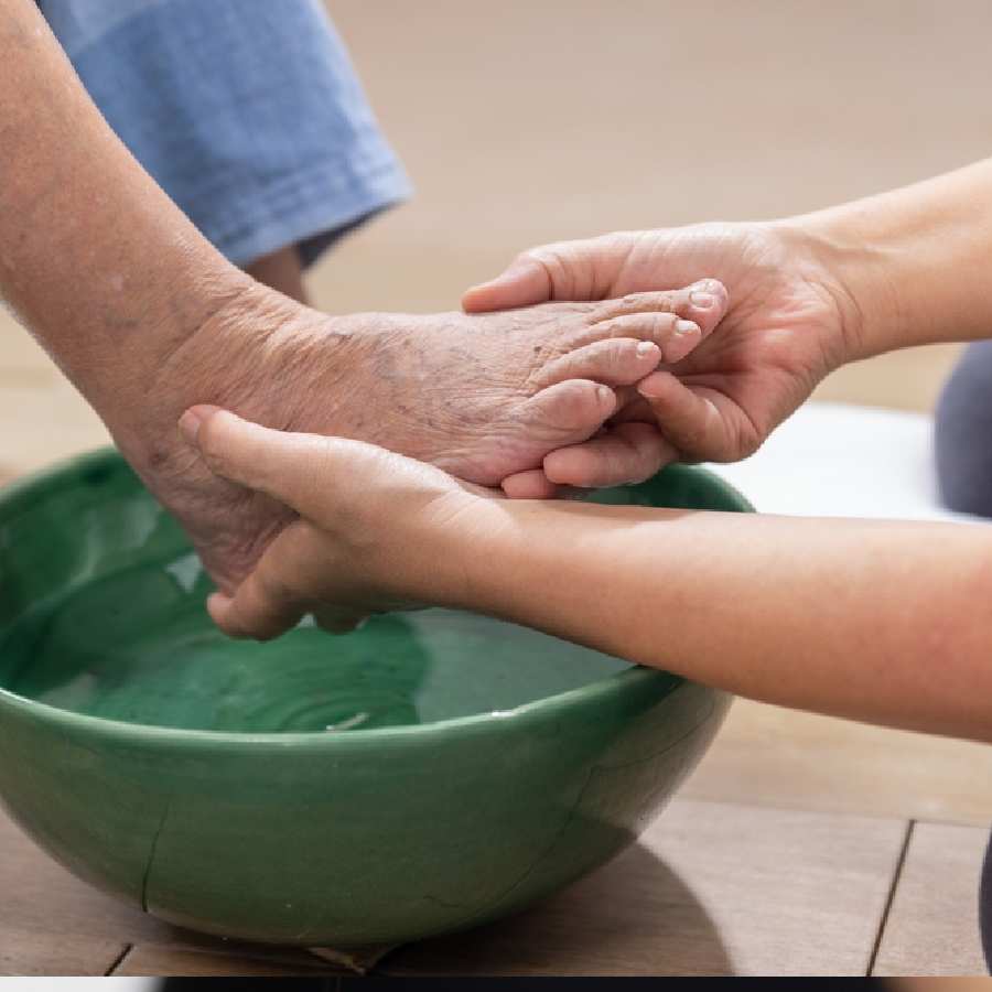 Foot Care Tips that diabetic patients should keep in mind during monsoon dgtl