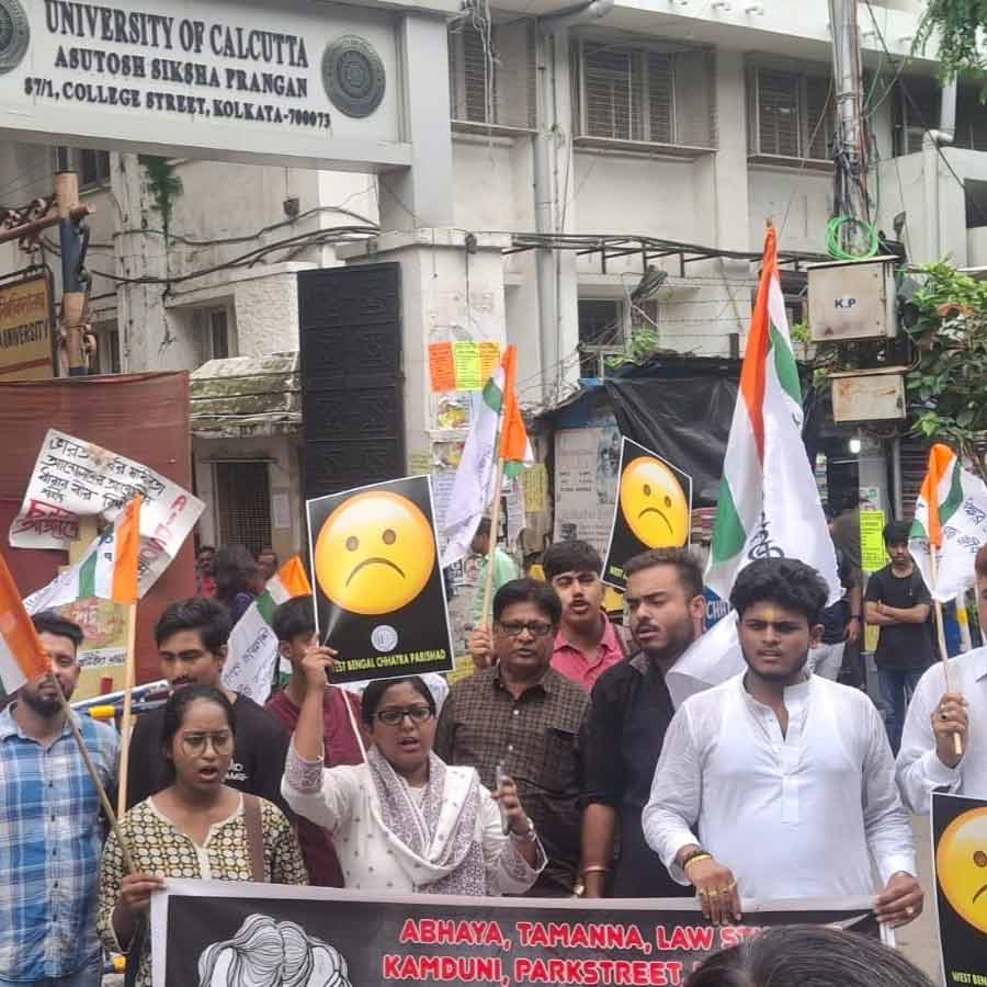 Chatra Parishad takes to the street on women’s security issue