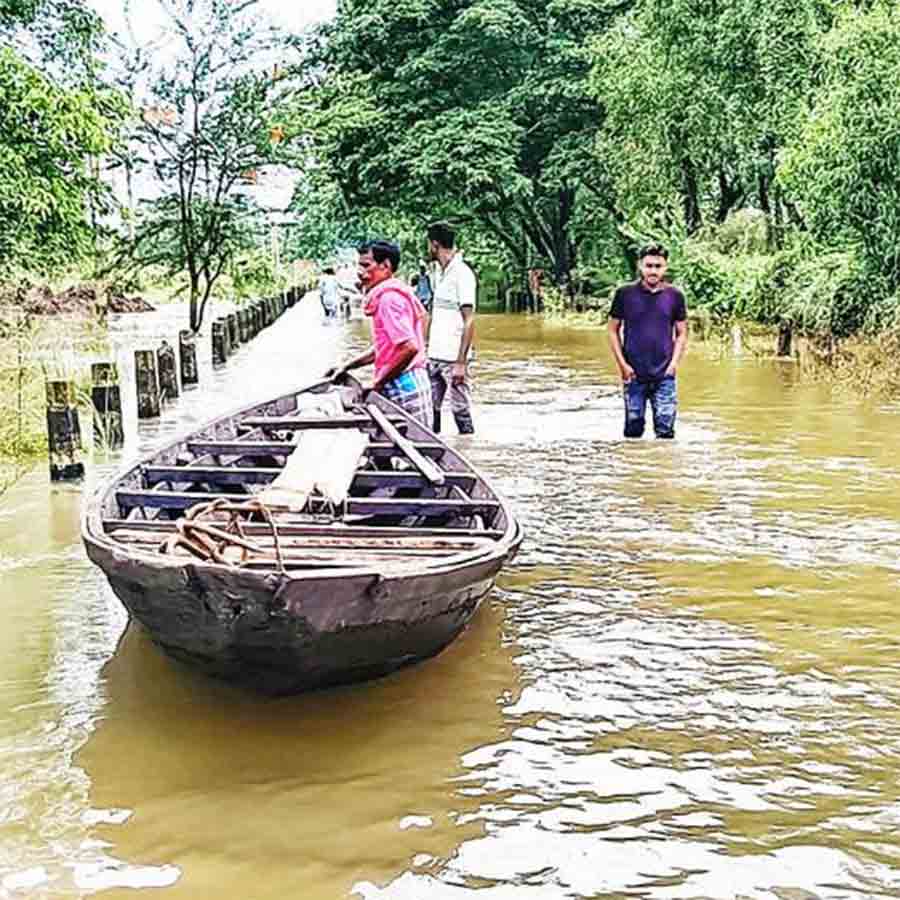 Howrah irrigation department worried as Rupnarayan river almost reached danger level