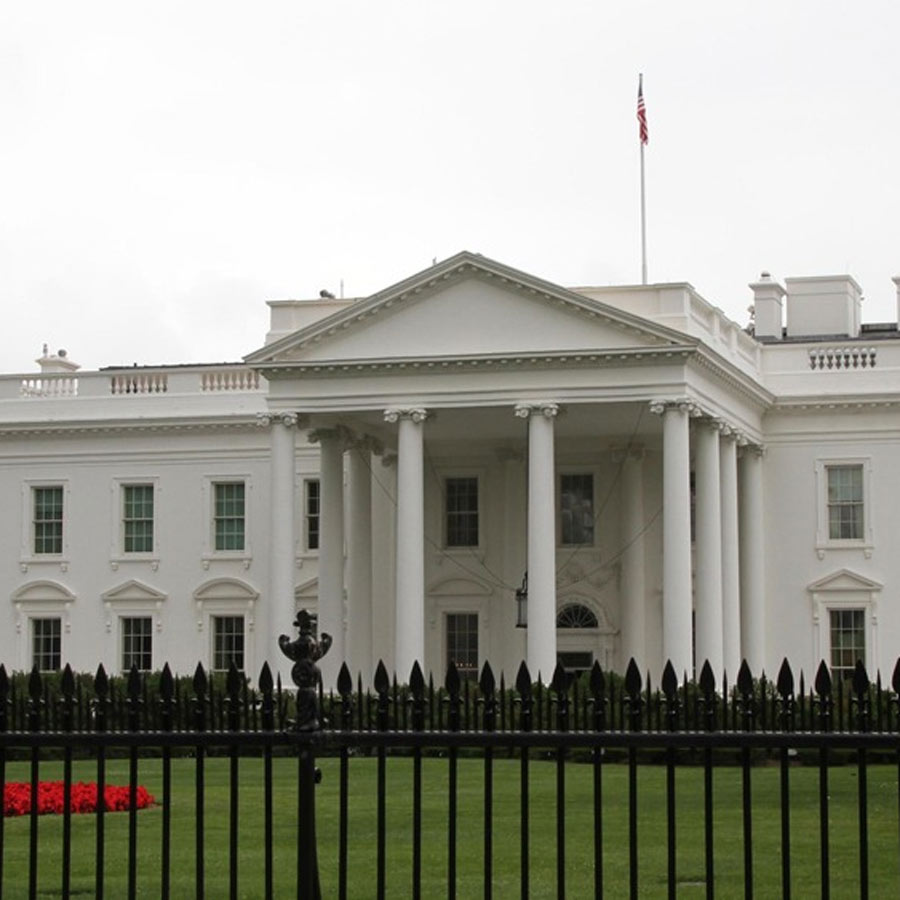 Security breach at White House, brief lockdown imposed after a phone was thrown over the fence dgtl