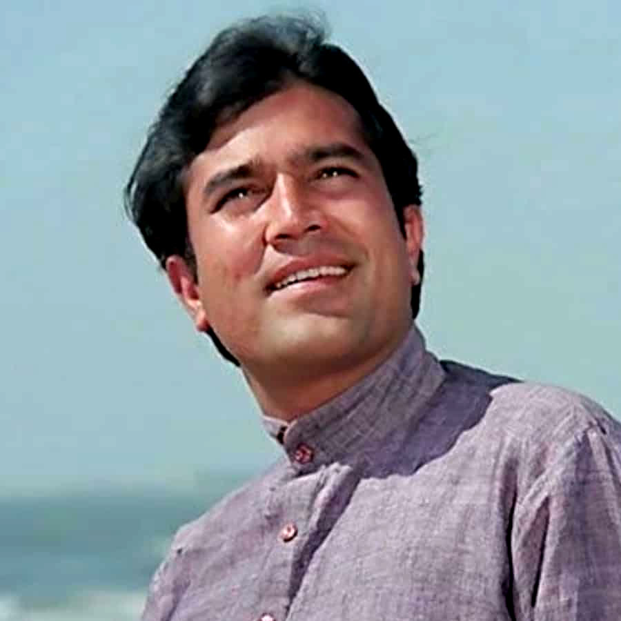 একাধিক নায়িকার সঙ্গে প্রেম। এক নায়িকার সঙ্গে সম্পর্ক শেষ হওয়ার পরেই অন্য এক নায়িকাকে বিয়ে। ছাদ আলাদা হলেও আইনি বিচ্ছেদ দেননি অভিনেতা। তার পরেও একাধিক নারীর সঙ্গে সম্পর্কে ছিলেন তিনি। মজা করে নাকি এক সহ-অভিনেত্রীর নিতম্বেও স্পর্শ করতেন অভিনেতা। শোনা যায়, জীবনসায়াহ্নে নাকি প্রথম প্রেমিকার সঙ্গেই আবার সখ্য গড়ে উঠেছিল বলি নায়ক রাজেশ খন্নার।