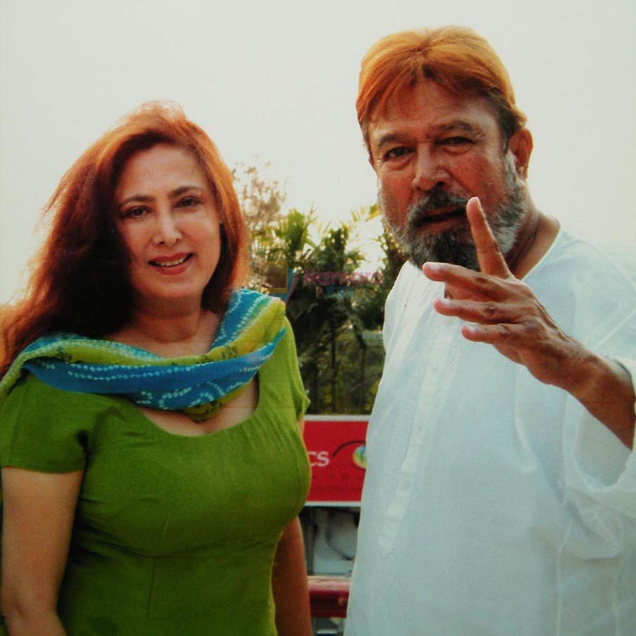 বলিউডের জনশ্রুতি, টিনার সঙ্গে সম্পর্ক ভেঙে যাওয়ার পর বহু দিন ‘সিঙ্গল’ ছিলেন রাজেশ। তার পর আবার নারীসঙ্গ পায় রাজেশের জীবন। ২০০৪ সাল থেকে অনিতা আডবাণী নামে এক মহিলার সঙ্গে একত্রবাসে থাকতে শুরু করেছিলেন রাজেশ। কিন্তু সেই সম্পর্ক অনিতার কাছে সুখকর ছিল না।