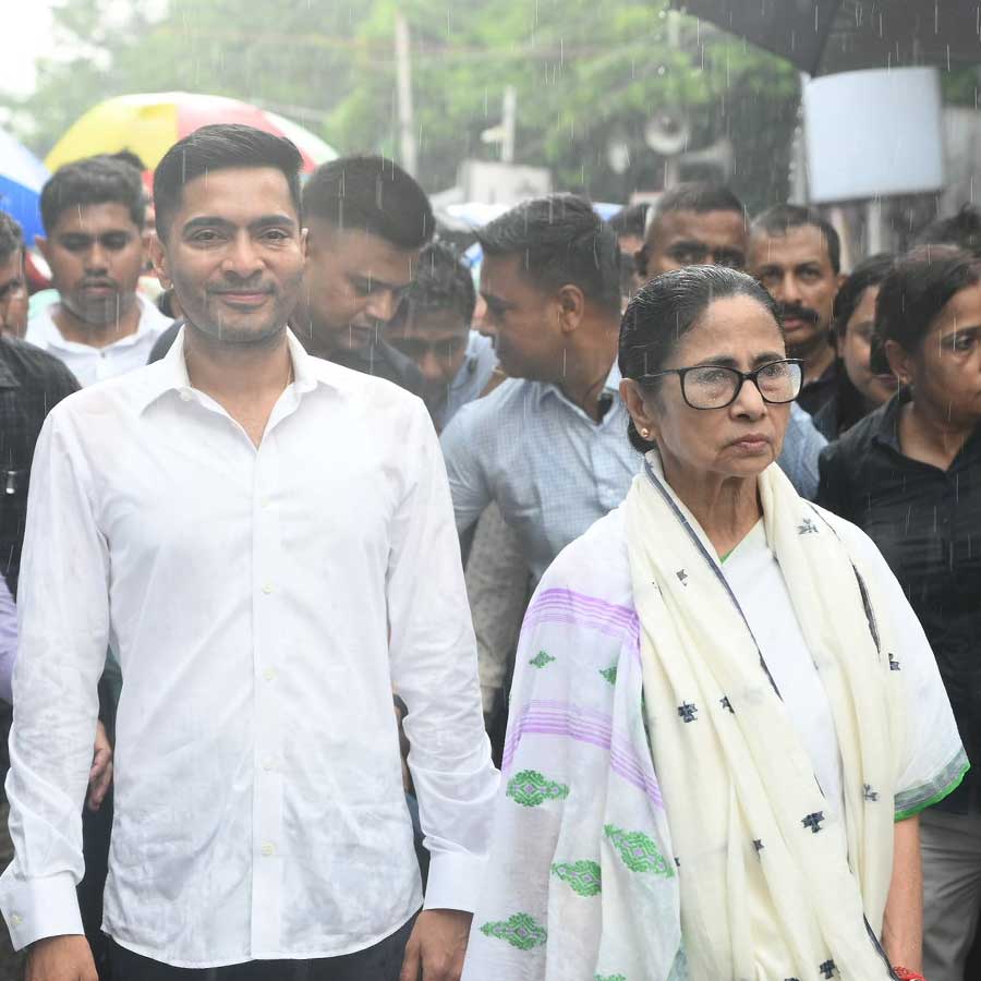 West Bengal CM Mamata Banerjee slams BJP and Centre in allegation of harassment of Bengali speaking people dgtl