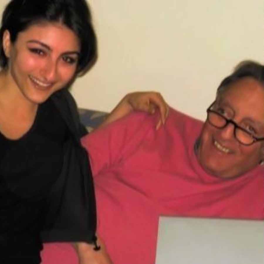 বাবা মনসুর আলির সঙ্গে মেয়ে সোহা আলি খান।