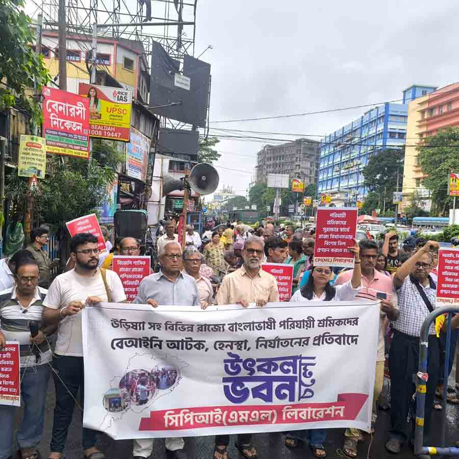 পরিযায়ী-হেনস্থা নিয়ে কলকাতায় উৎকল ভবন অভিযানে সিপিআই (এম-এল) লিবারেশন।