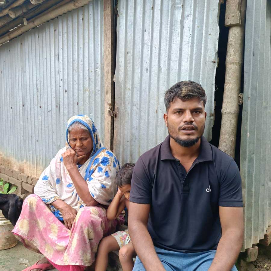 2 people of Murshidabad shared their experience of being harassed by the police for speaking in Bengali in Thane