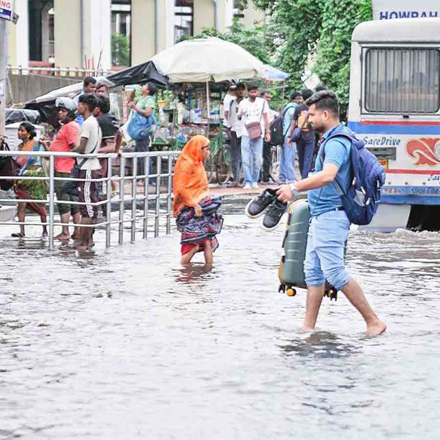Railway and Howrah Municipality busy blaming each other regarding water logged in Kona Expressway subway of Santragachi