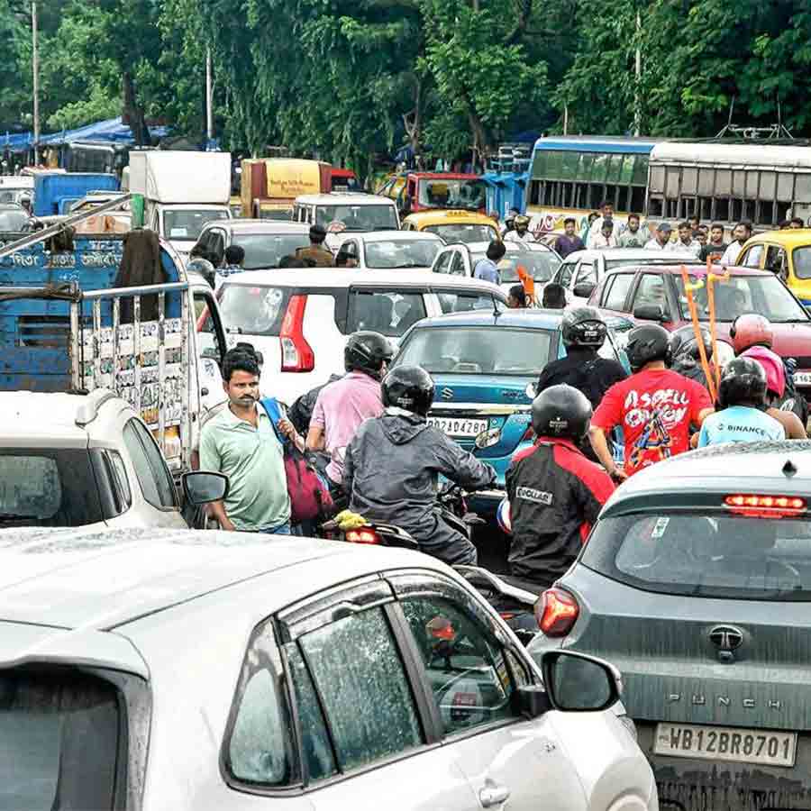 Citizens in trouble with Traffic congestion due to rainfall and political rally