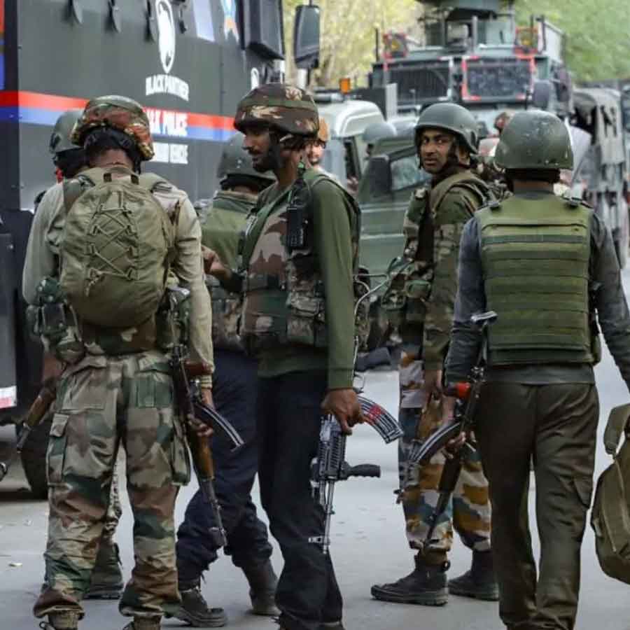 Indian Army soldier arrested from Jammu and Kashmir on allegations of espionage, leaked information to Pakistan intelligence dgtl