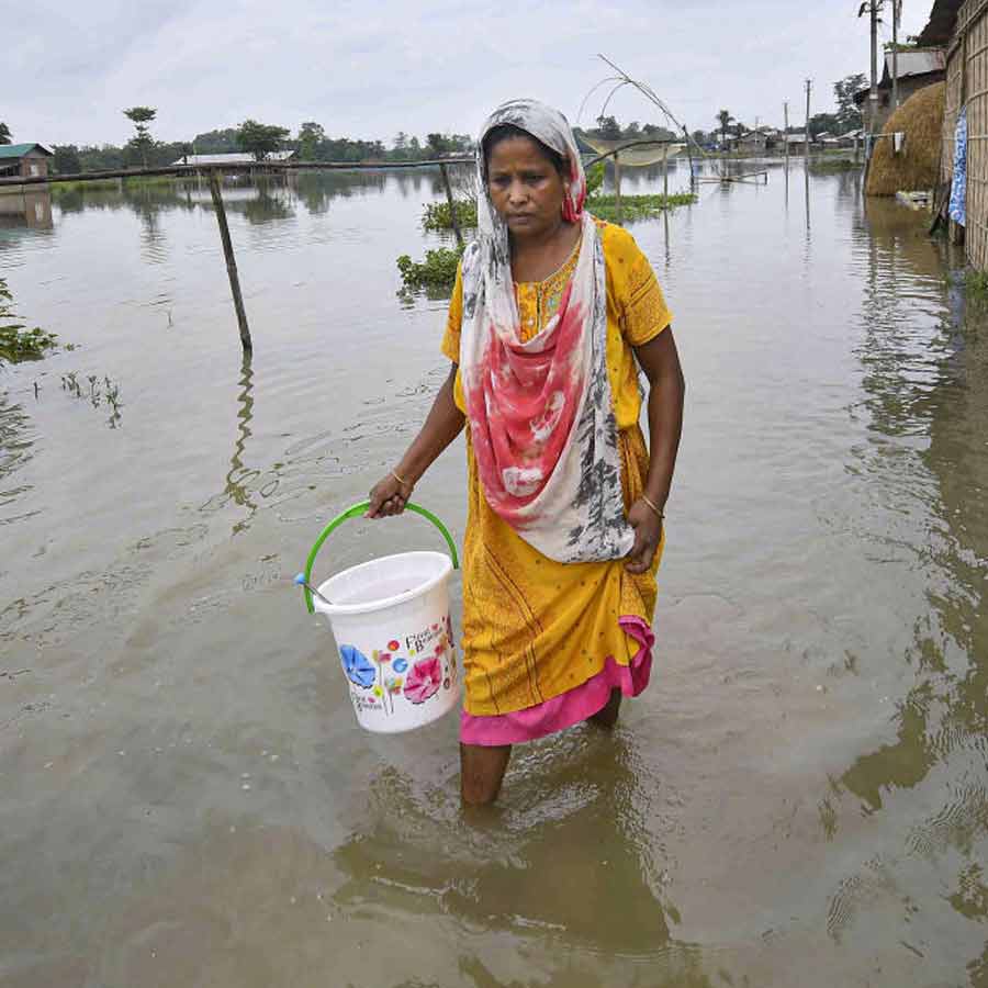 Flood situation in Bengal worsens, several districts under water as DVC releases more water dgtld
