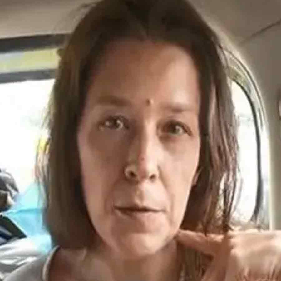 জিজ্ঞাসাবাদে নিনা জানিয়েছেন, মূলত আধ্যাত্মিক কারণেই শহর থেকে দূরে ভিড়ভাট্টা এড়িয়ে নিরালা কোনও জায়গায় থাকতে চেয়েছিলেন তিনি। যেমন ভাবা, তেমন কাজ! দুই মেয়েকে নিয়ে গোয়া থেকে সোজা চলে যান গোকর্ণে। সারা দিন ধ্যান ও প্রার্থনার সুবিধা হবে ভেবে বসবাসের জন্য গভীর জঙ্গলের ভিতর গুহাকেই বেছে নিয়েছিলেন নিনা।