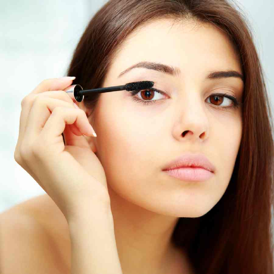 Tips to make your eyes look bigger with makeup dgtl