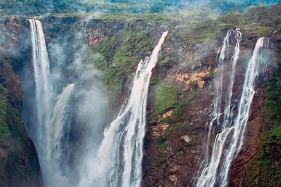 সাতধারা জলপ্রপাত।