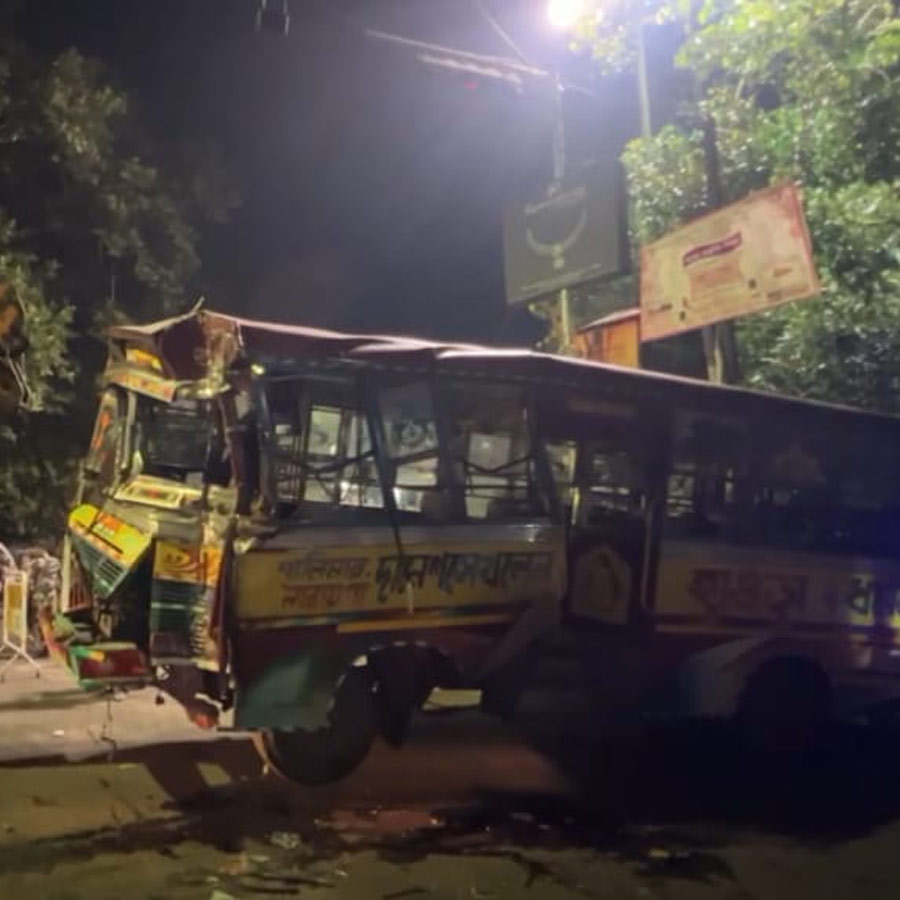 Several injured due to Bus Accident in Howrah dgtld