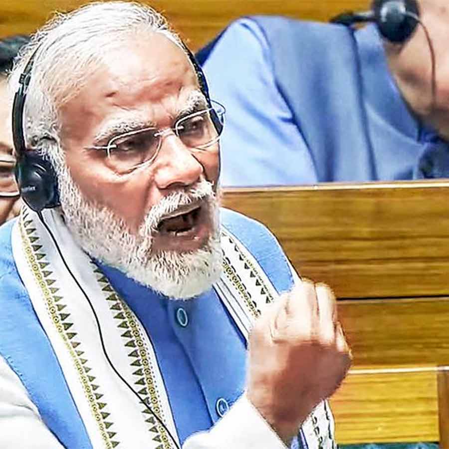 উপস্থিত:লোকসভায় জবাবি ভাষণরত প্রধানমন্ত্রী, তাঁর হাজিরার হার ঘিরেই উঠছে প্রশ্ন।