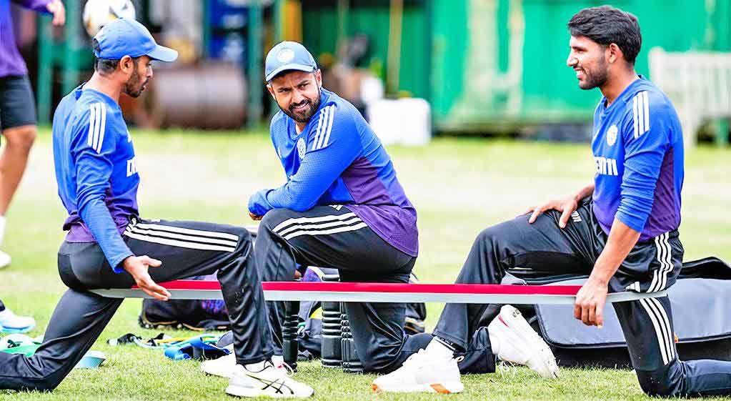 মহড়া: ভারতীয় নেটে ঈশ্বরন, করুন নায়ারের সঙ্গে জুরেল (ডান দিকে)। চলছে ম্যাঞ্চেস্টারের প্রস্তুতি। 