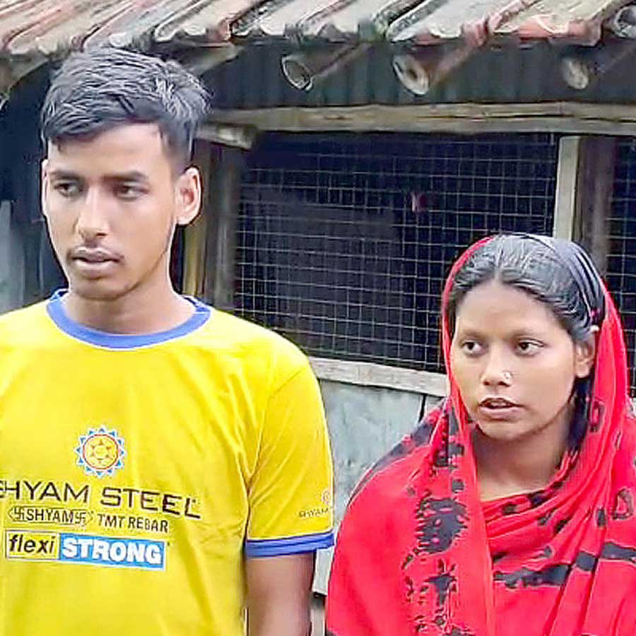 Maharashtra Police and BSF pushed back a couple of Bagdah from Maharashtra to Bangladesh on suspicion of being Bangladeshi nationals