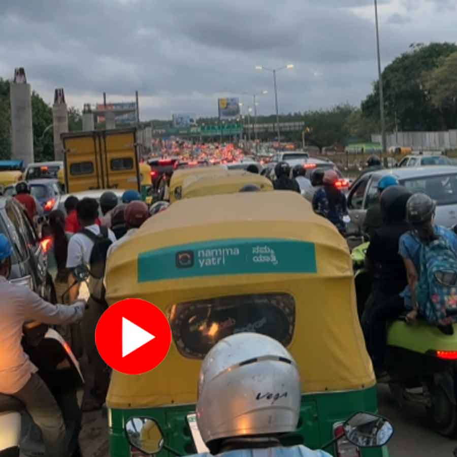 Woman reached Dubai and her friend who dropped her on airport was still stuck on Bengaluru traffic dgtl