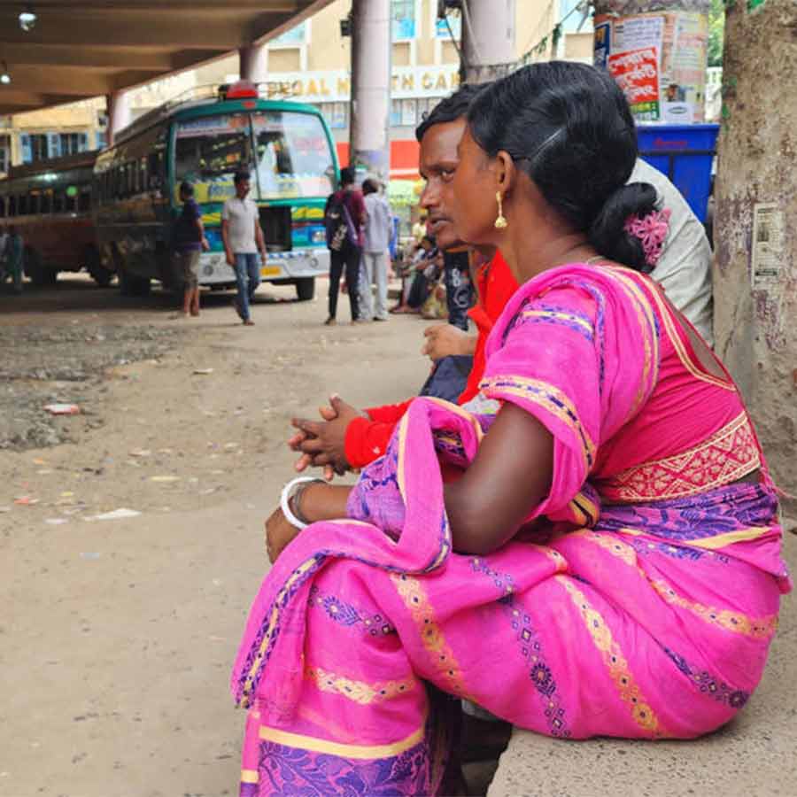 Daily passengers of Hooghly worried about bus services on 21 July 2025 as majority of the buses to come to Kolkata