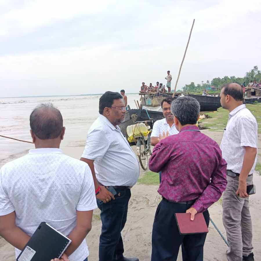 Local residents fear river erosion as ganga river is flowing at Danger level at Malda