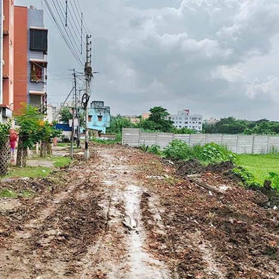 People are angry about the skeletal road in Garia
