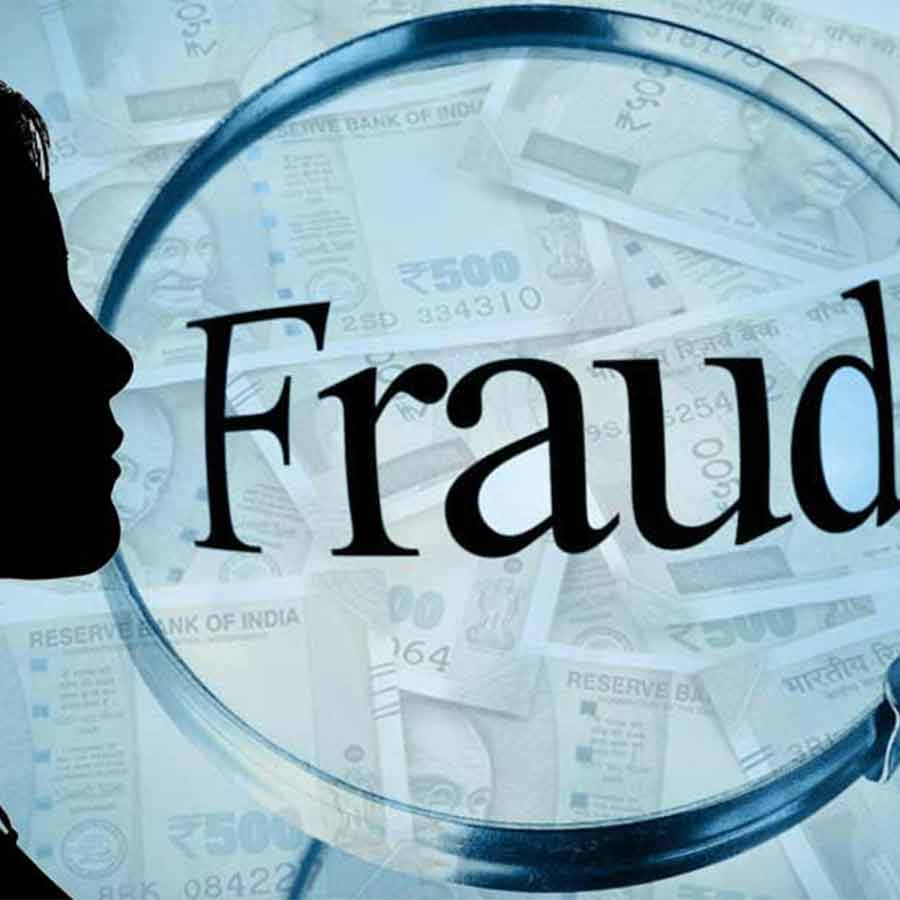 An aged man fell prey to fraudulence while booking a hotel