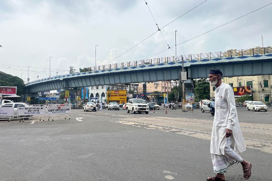 সোমবার সকালে পার্ক সার্কাস সেভেন পয়েন্টস্‌ ফাঁকা।
