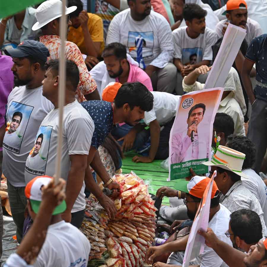 সভার আগে ‘স্ন্যাক্স টাইম’