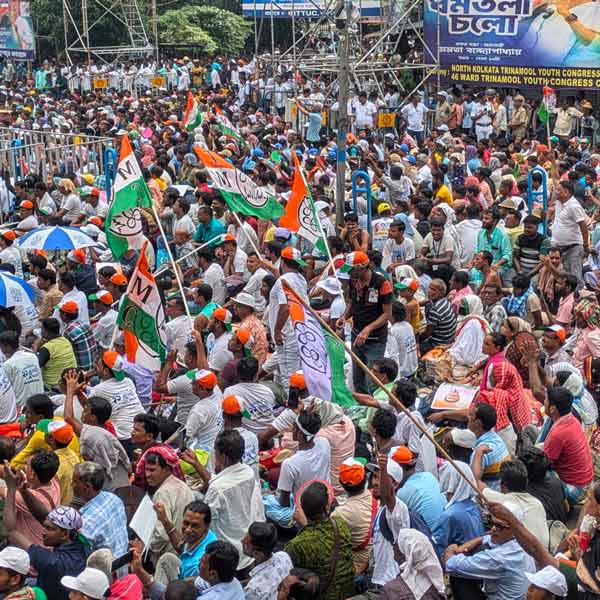 সভাস্থলে ভিড়।