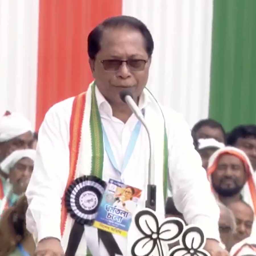 ধর্মতলার মঞ্চে মুকুল সাংমা