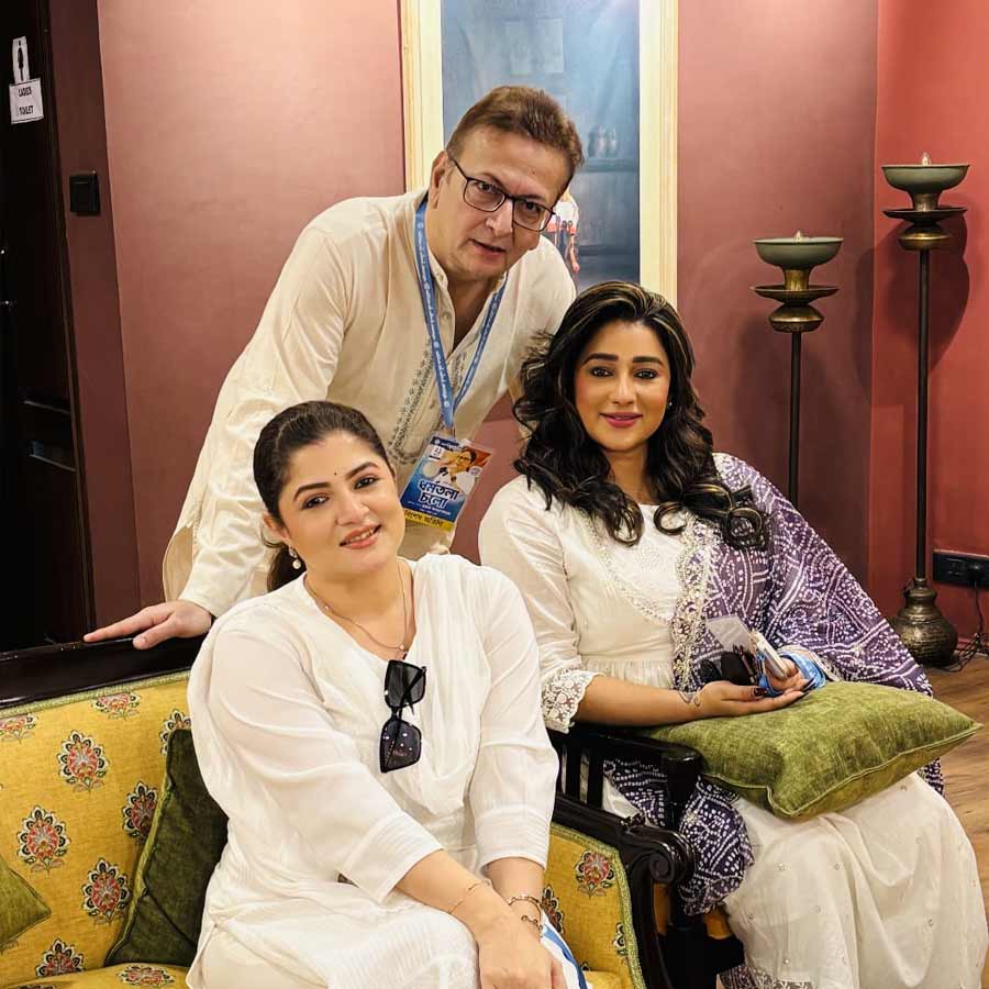 Actress Srabanti Chatterjee, Rimjhim Mitra, Bharat Kaul With Many Tollywood Celebs Join TMC 21 July Rally dgtl