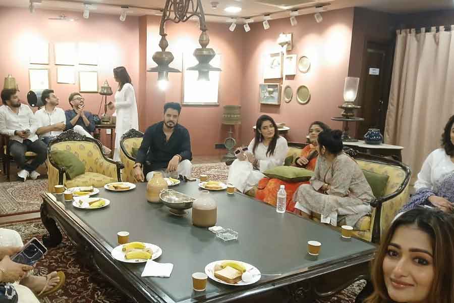 সমাবেশের আগে নন্দনে তারকারা।