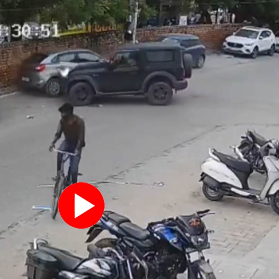 Video of thar vehicle crashed into another car and broke wall in Haryana goes viral dgtl