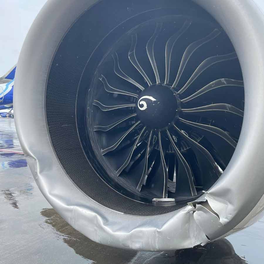 দুমড়ে গিয়েছে বিমানের চাকা!