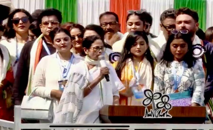 ধর্মতলার সমাবেশে তারকার মেলা।