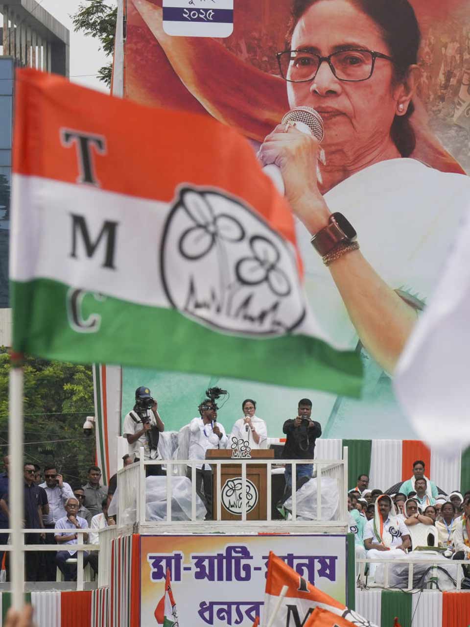 তৃণমূলের ২১ জুলাইয়ের মঞ্চ জুড়ে মমতা বন্দ্যোপাধ্যায়ের ছবি।