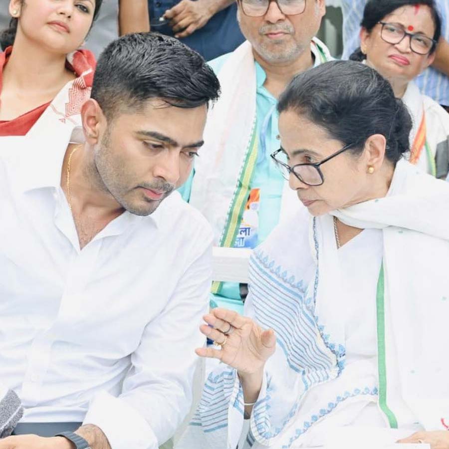 Mamata Banerjee and Abhishek Banerjee will not attend Rahul Gandhi's 'Voter Adhikar Yatra' rally in Bihar due to their scheduled works