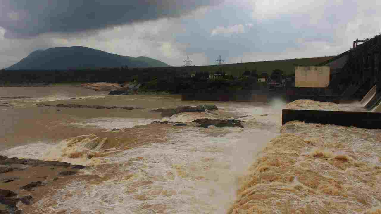 পাঞ্চেত জলাধারের লকগেটের অংশ। 